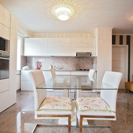 Апартаменти Apartament Marc Орадя Екстер'єр фото