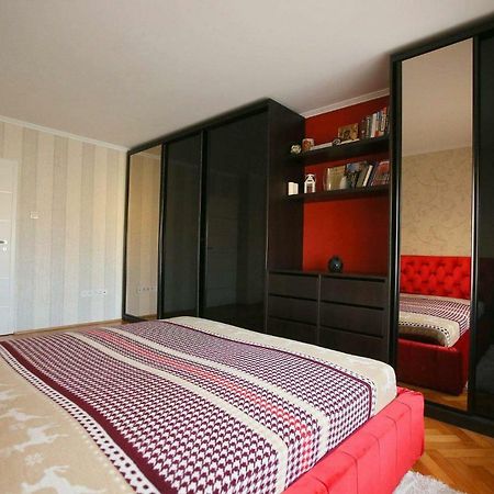 Апартаменти Apartament Marc Орадя Екстер'єр фото
